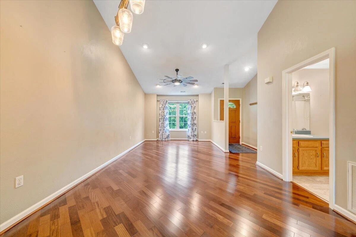322 Cypress ST - Photo 9