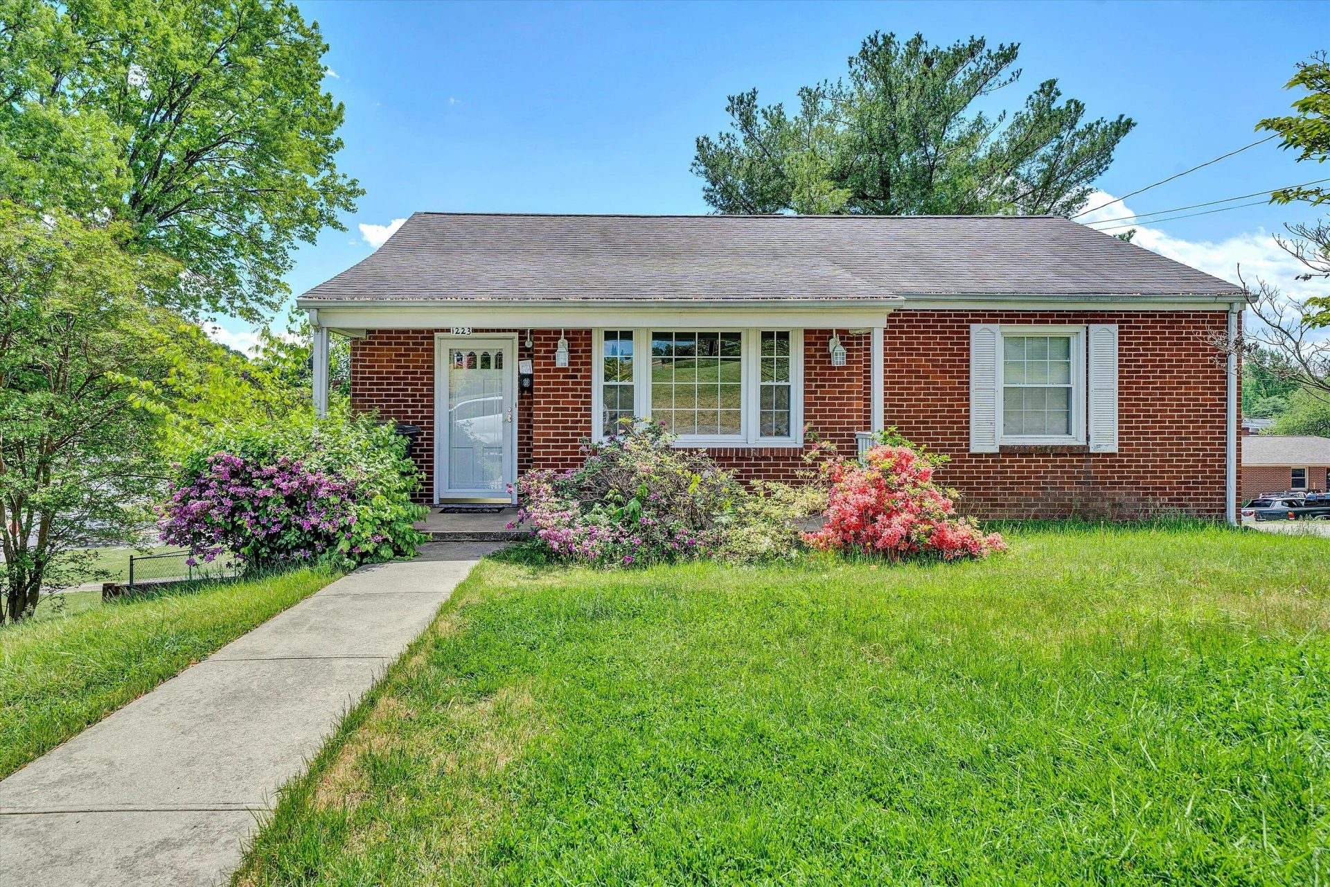 1223 Jeanette AVE