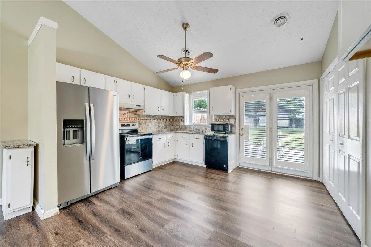 1333 Thomason RD SE - Photo 18