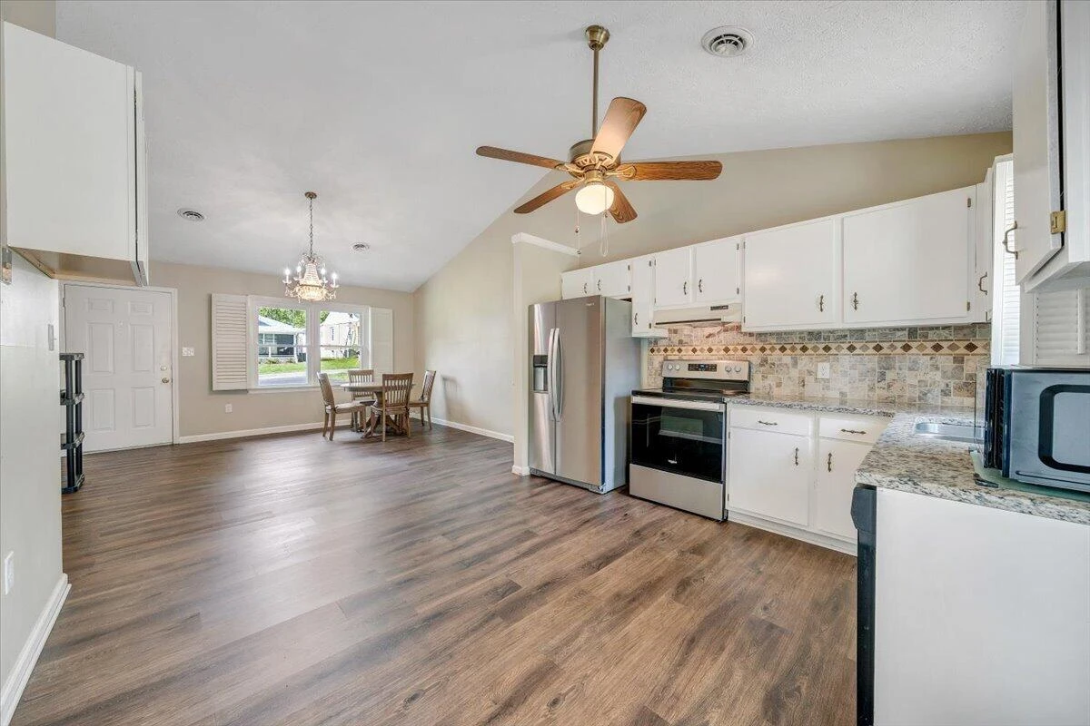 1333 Thomason RD SE - Photo 3