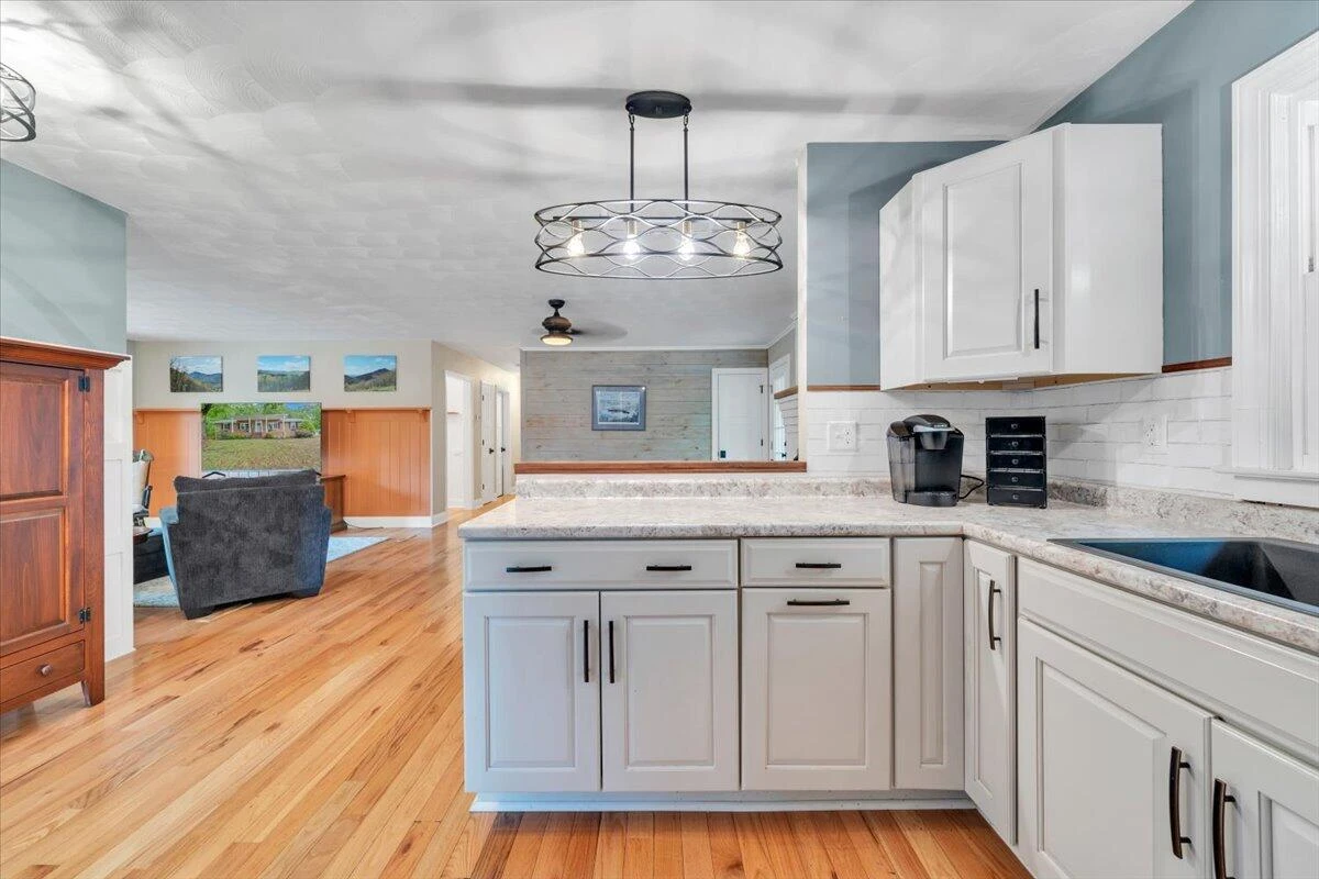 2030 Surrey LN NE - Photo 11
