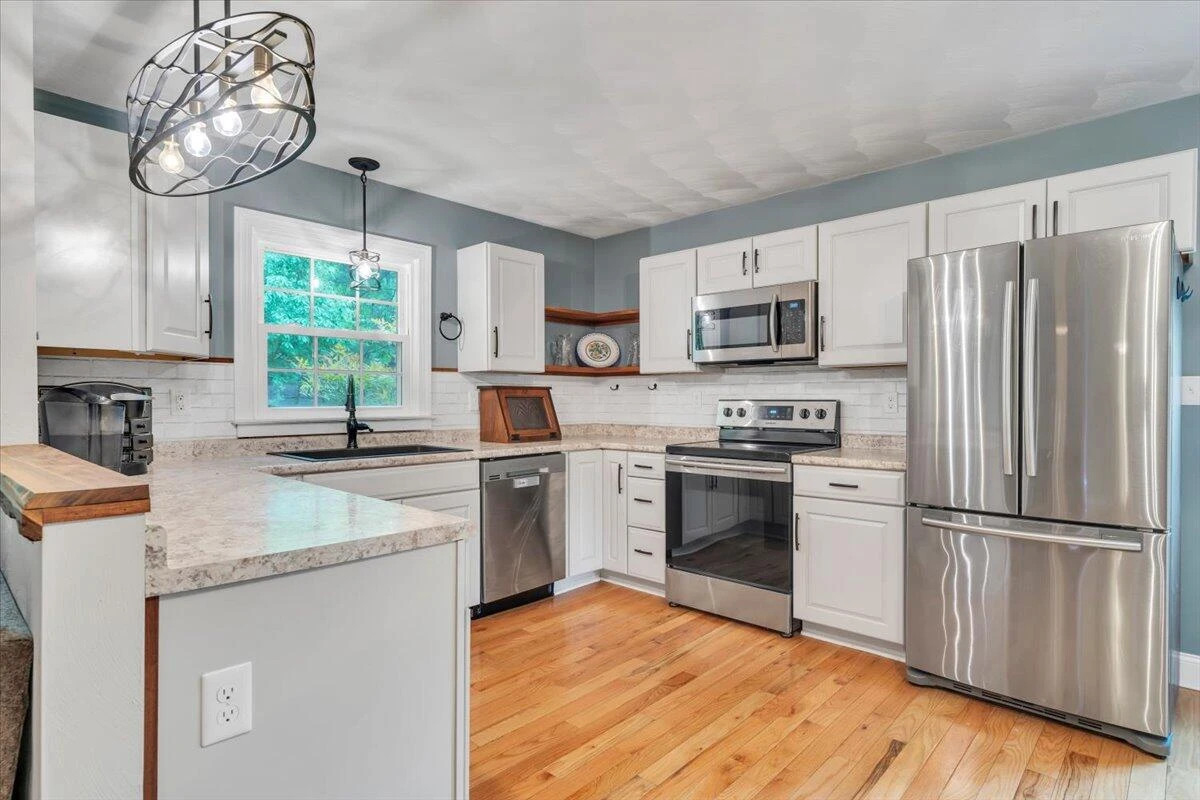 2030 Surrey LN NE - Photo 12