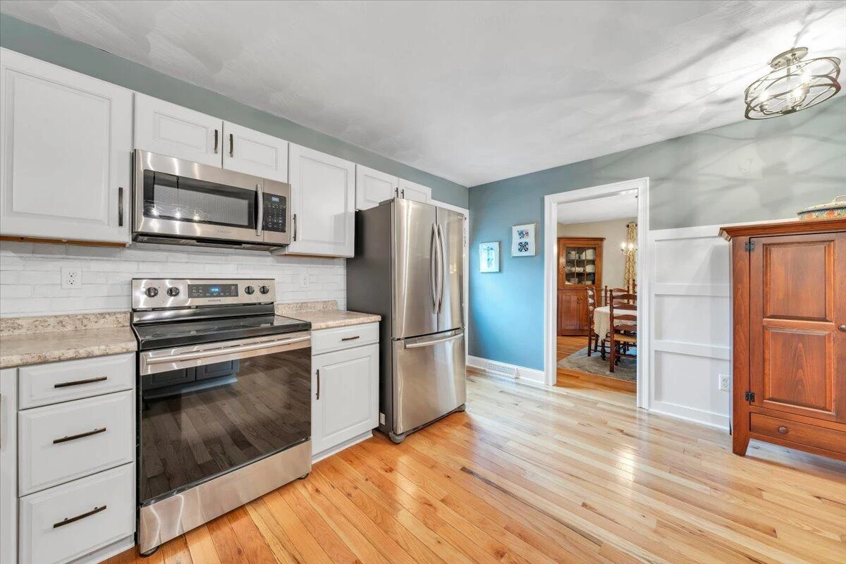 2030 Surrey LN NE - Photo 14