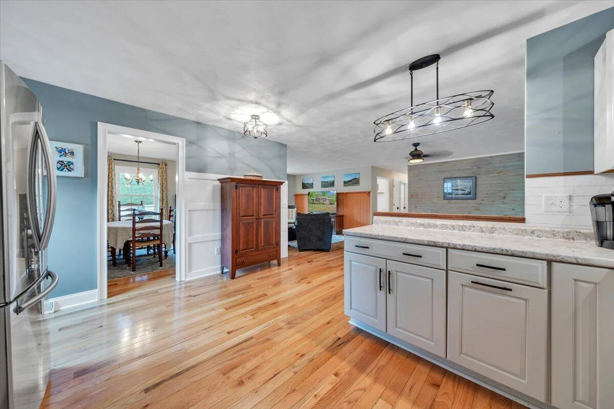 2030 Surrey LN NE - Photo 15