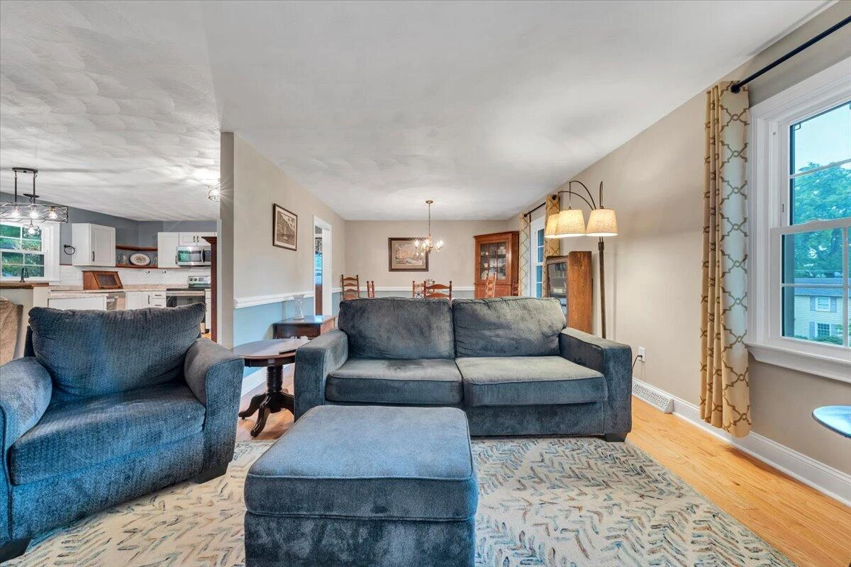 2030 Surrey LN NE - Photo 27