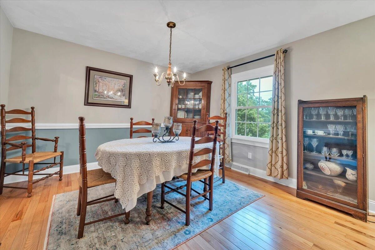 2030 Surrey LN NE - Photo 28
