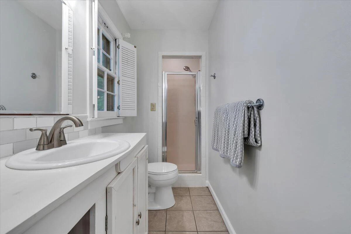 2030 Surrey LN NE - Photo 36