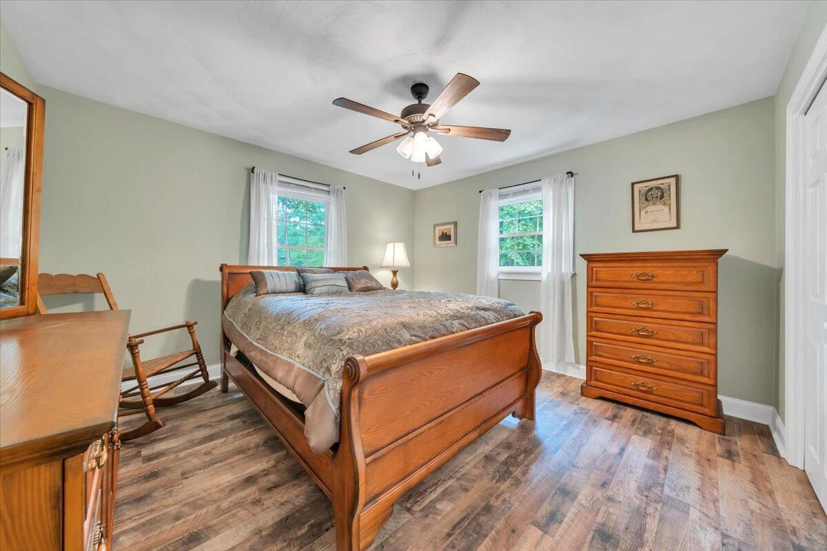 2030 Surrey LN NE - Photo 40