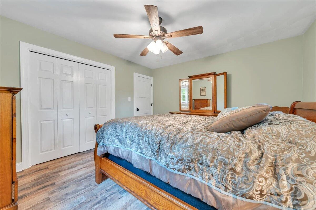 2030 Surrey LN NE - Photo 42