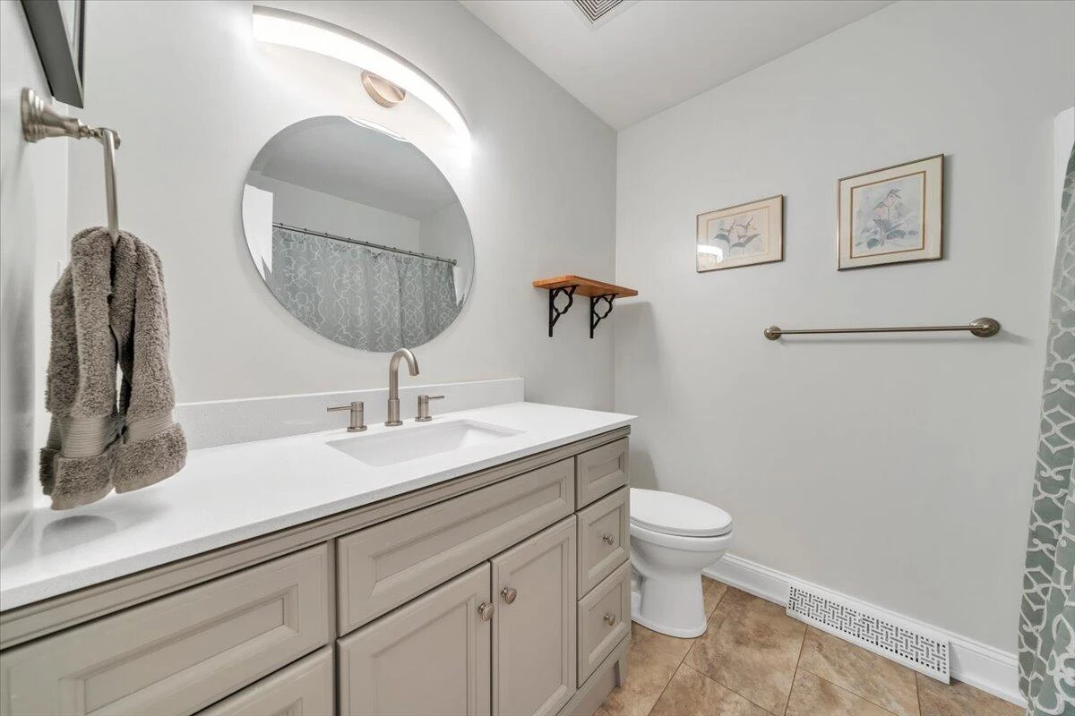 2030 Surrey LN NE - Photo 43