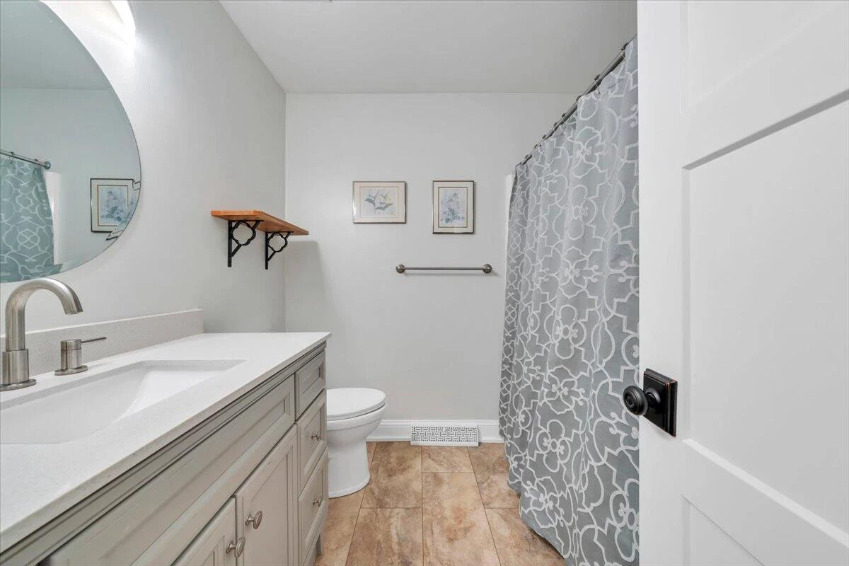 2030 Surrey LN NE - Photo 44