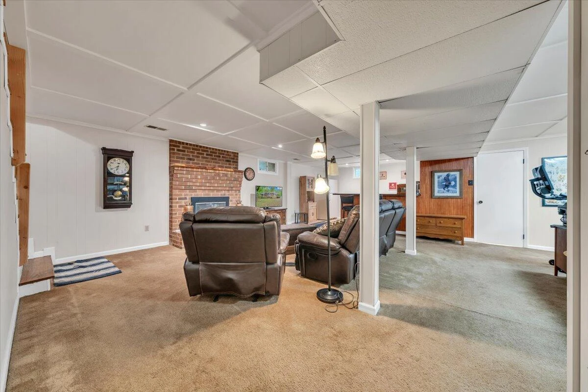 2030 Surrey LN NE - Photo 49