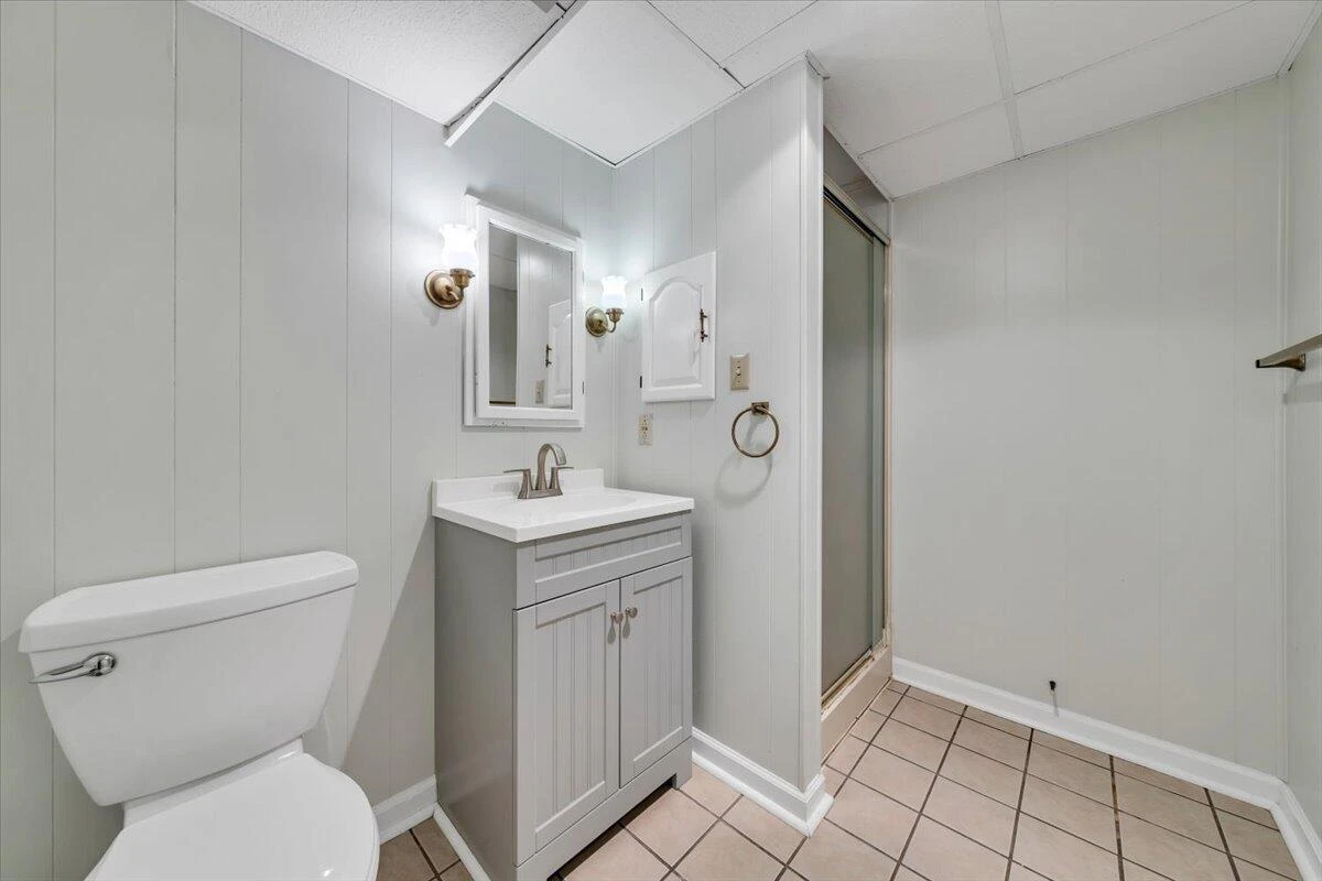 2030 Surrey LN NE - Photo 60