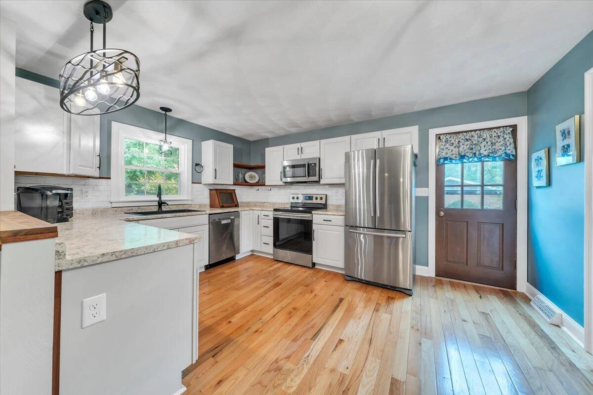 2030 Surrey LN NE - Photo 7