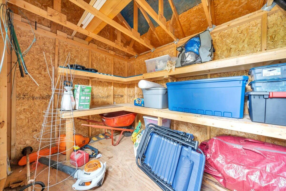 2030 Surrey LN NE - Photo 73
