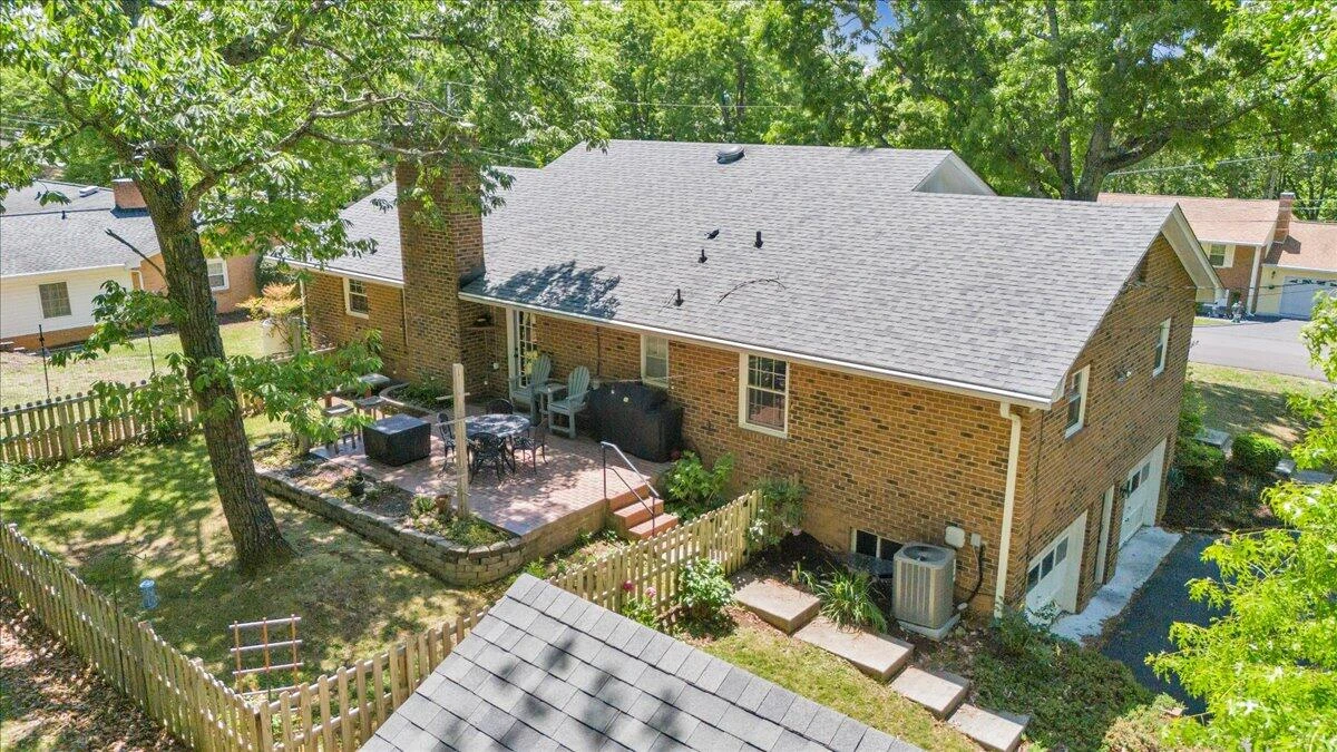 2030 Surrey LN NE - Photo 75
