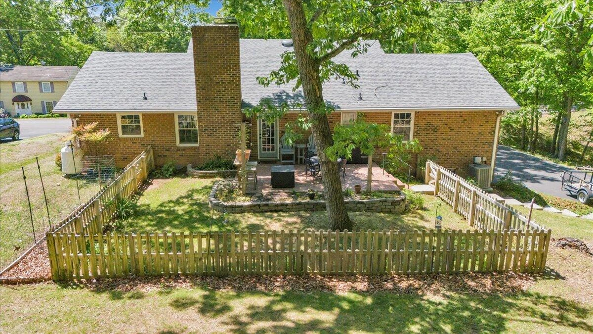2030 Surrey LN NE - Photo 76