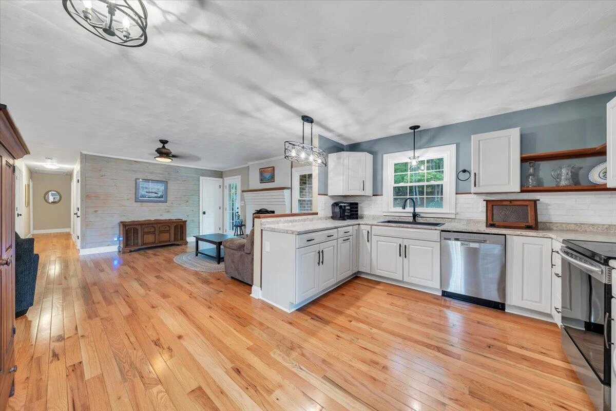 2030 Surrey LN NE - Photo 8