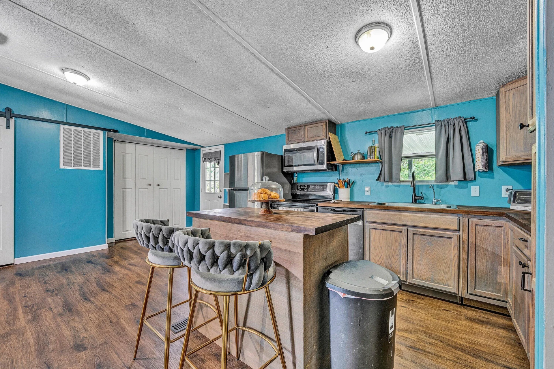 1181 Huntington DR - Photo 10