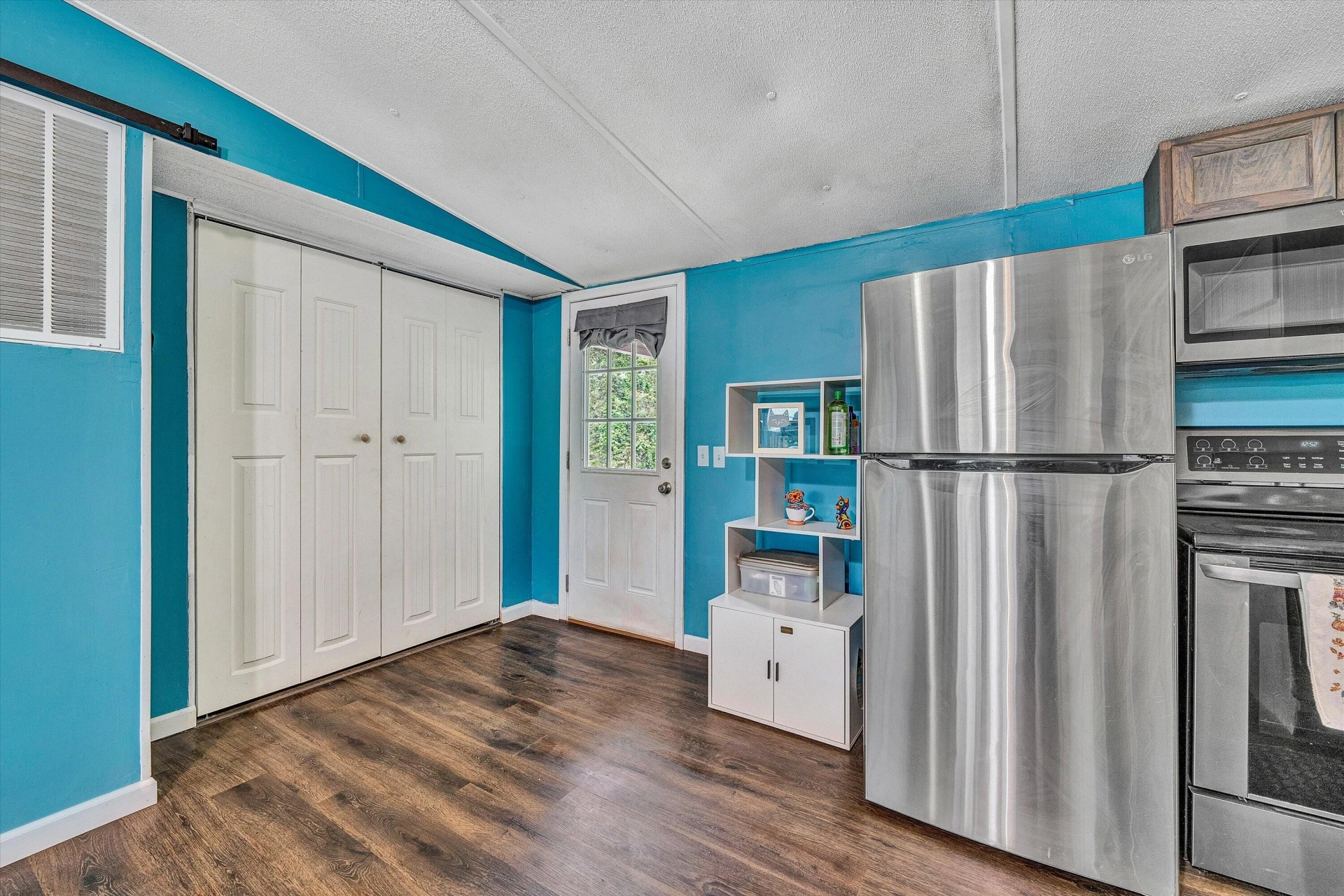 1181 Huntington DR - Photo 11