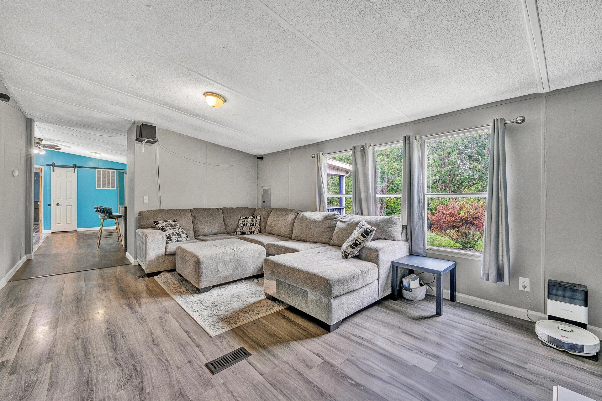 1181 Huntington DR - Photo 14