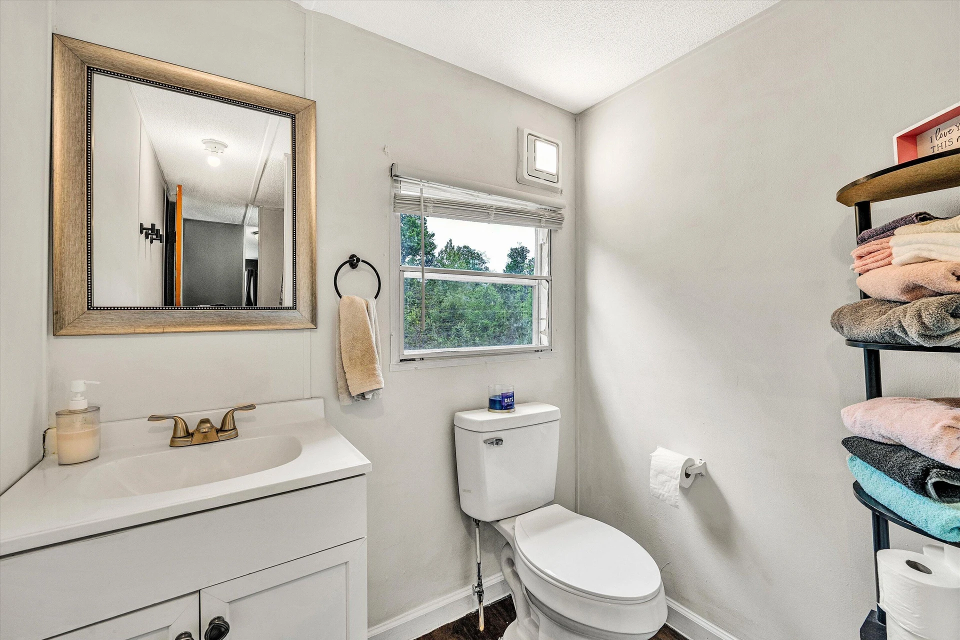 1181 Huntington DR - Photo 21