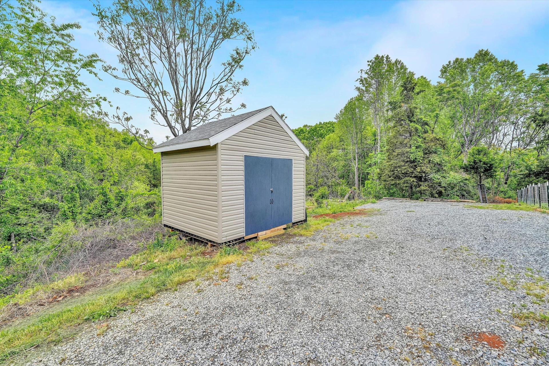 1181 Huntington DR - Photo 27