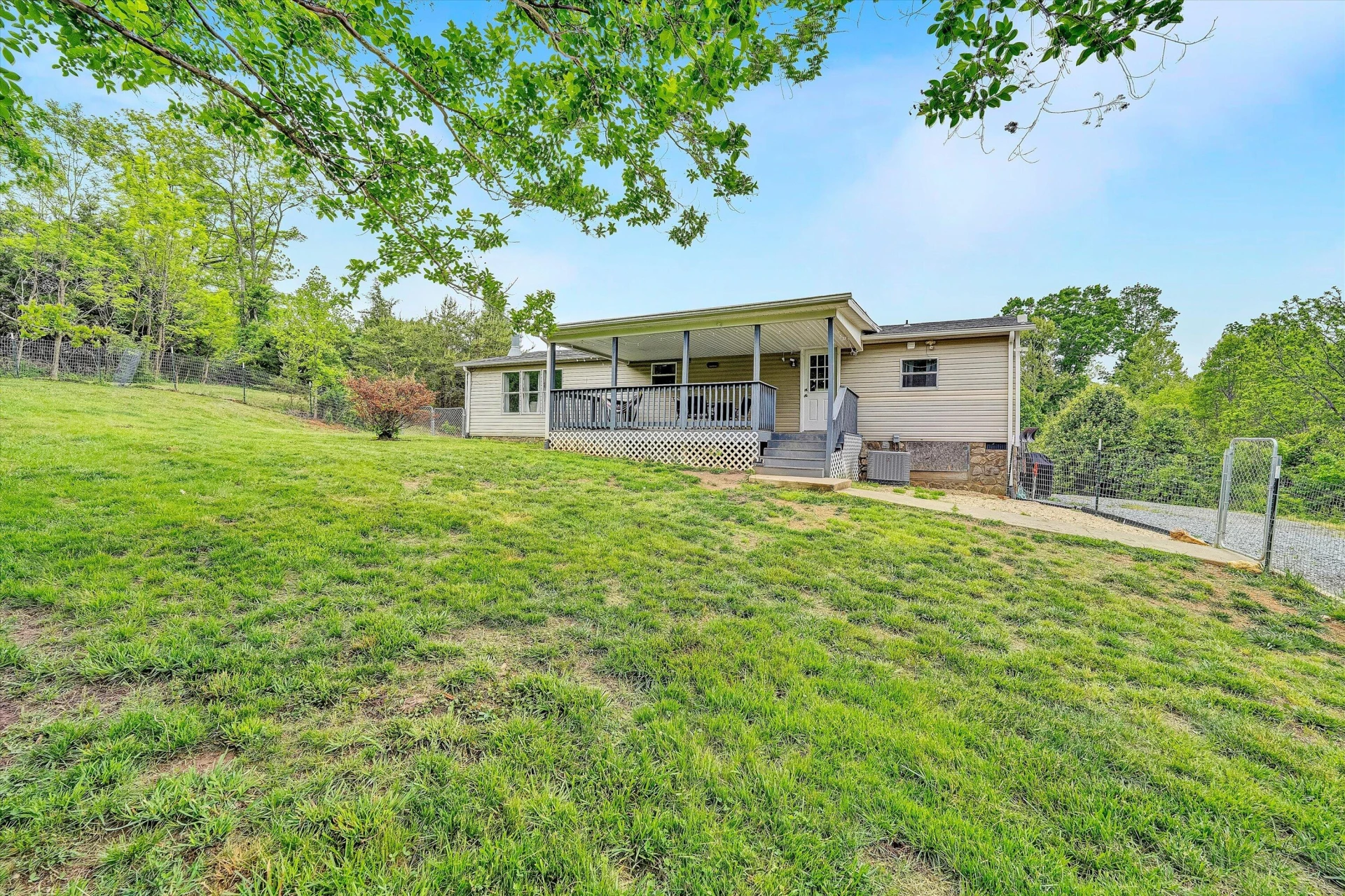 1181 Huntington DR - Photo 30