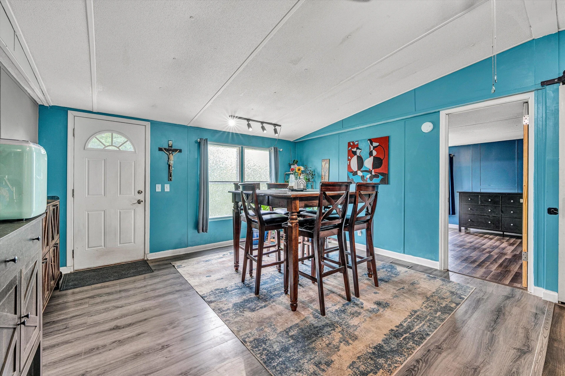 1181 Huntington DR - Photo 4