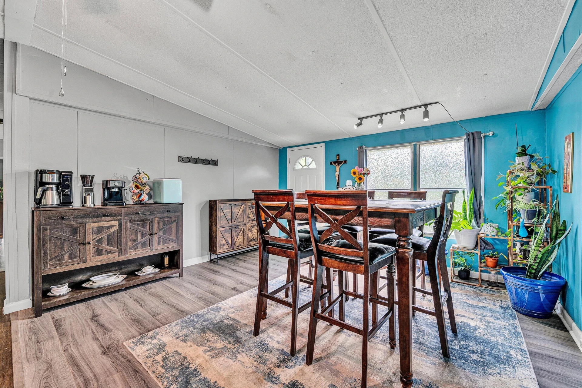 1181 Huntington DR - Photo 5