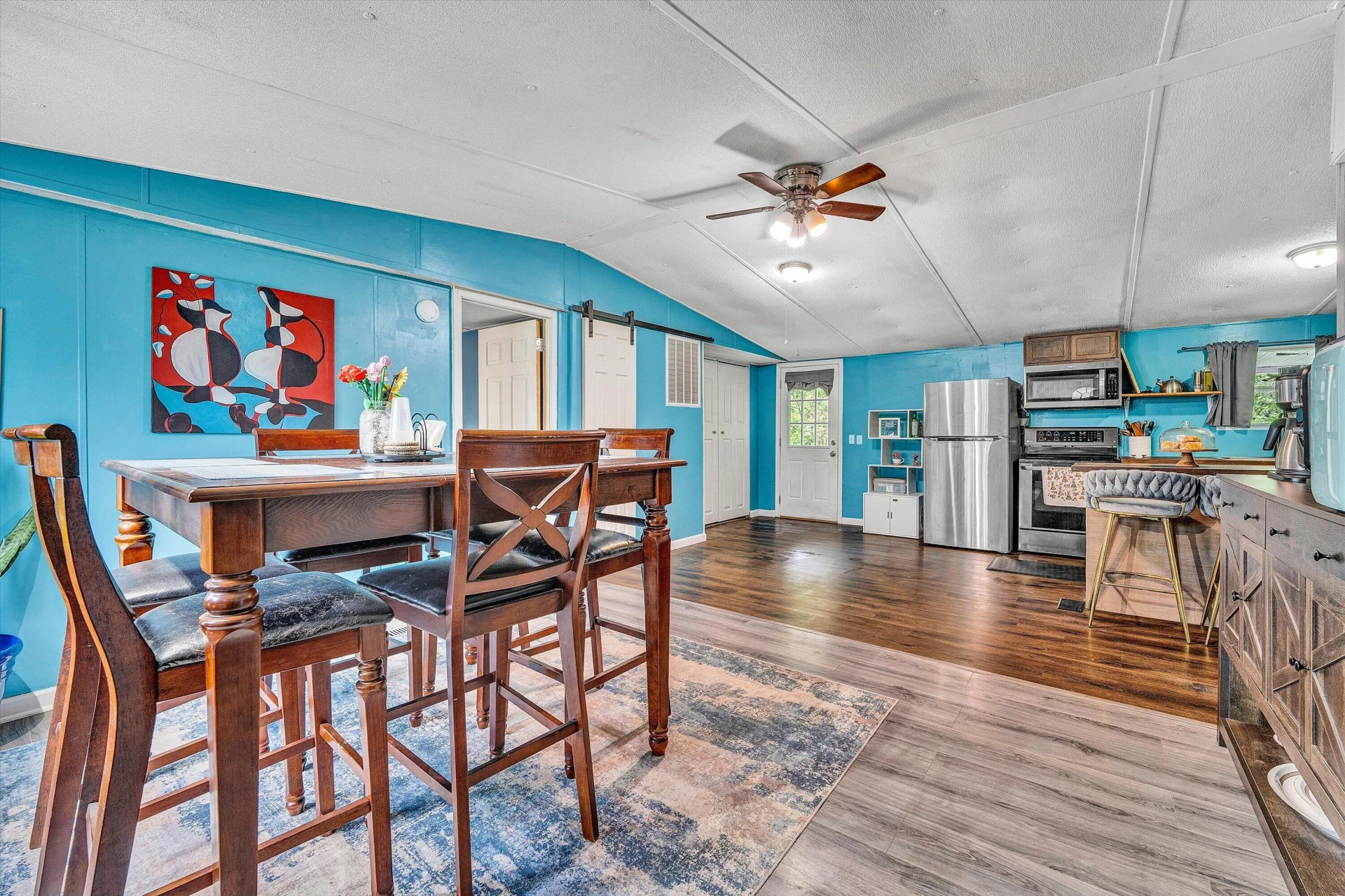 1181 Huntington DR - Photo 6