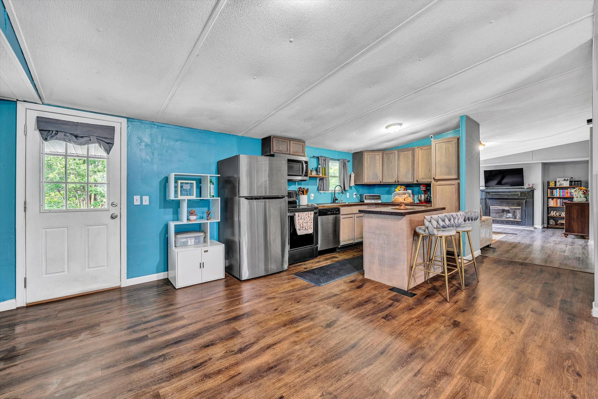 1181 Huntington DR - Photo 7