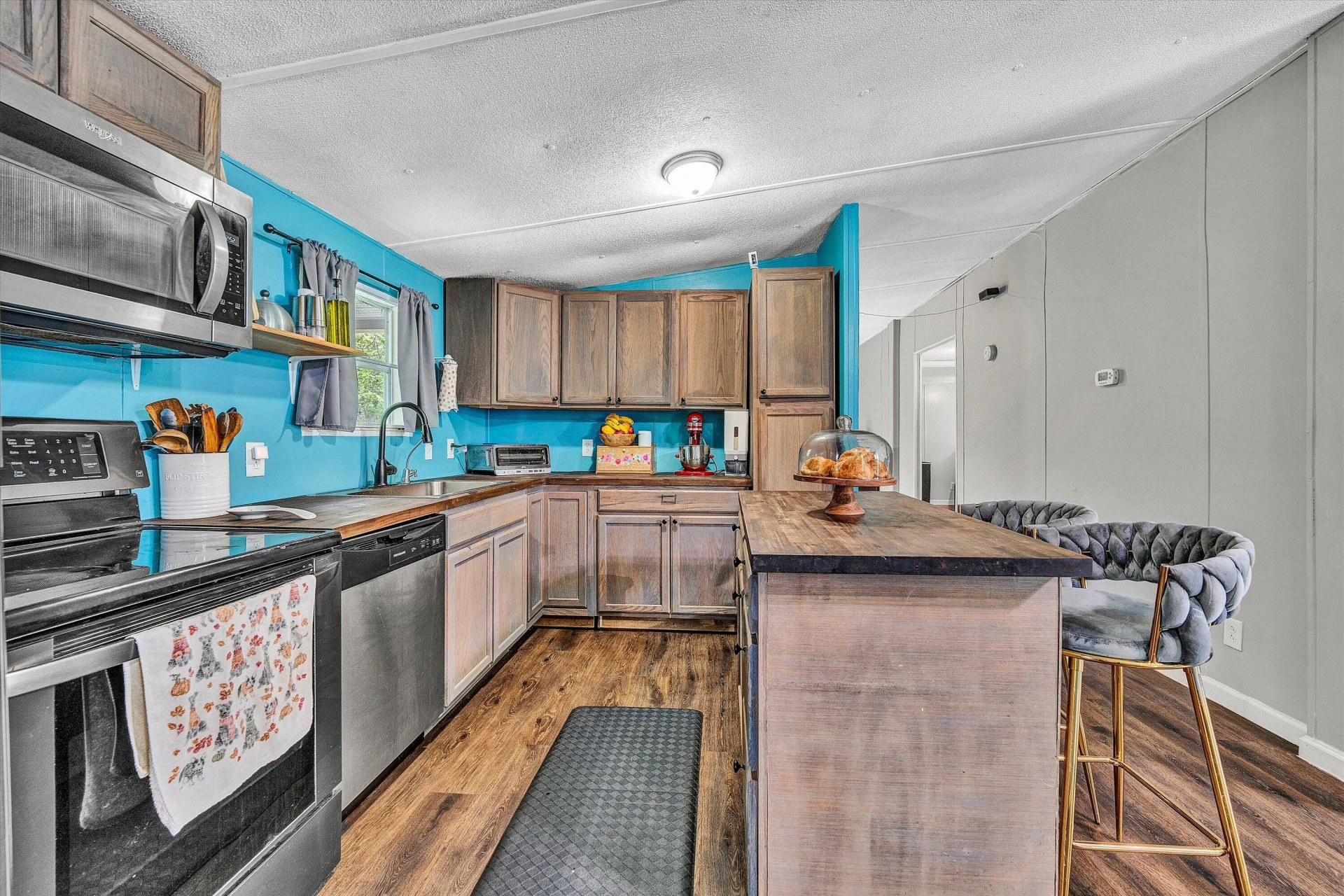 1181 Huntington DR - Photo 9