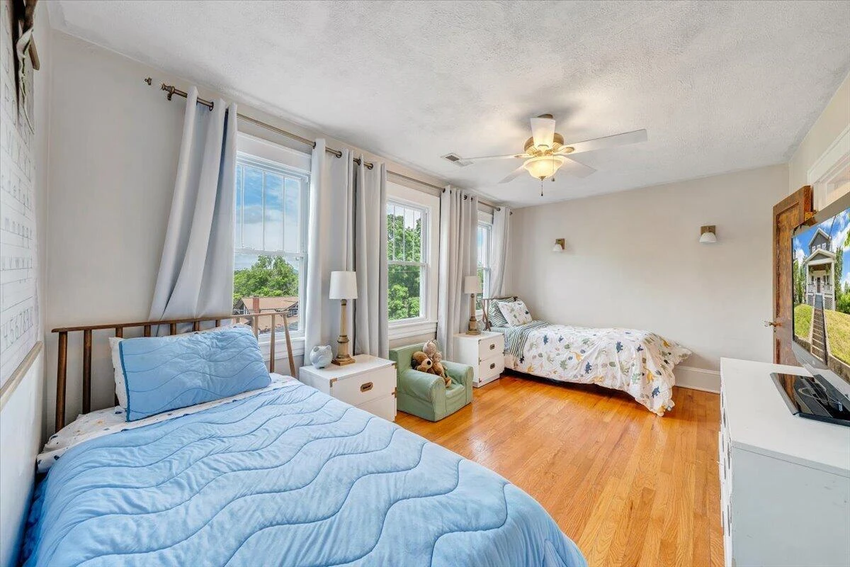1142 Winona AVE SW - Photo 32