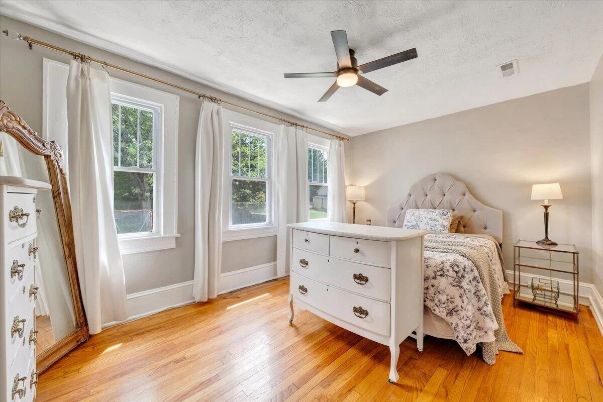 1142 Winona AVE SW - Photo 33
