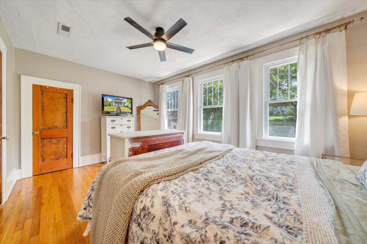 1142 Winona AVE SW - Photo 34