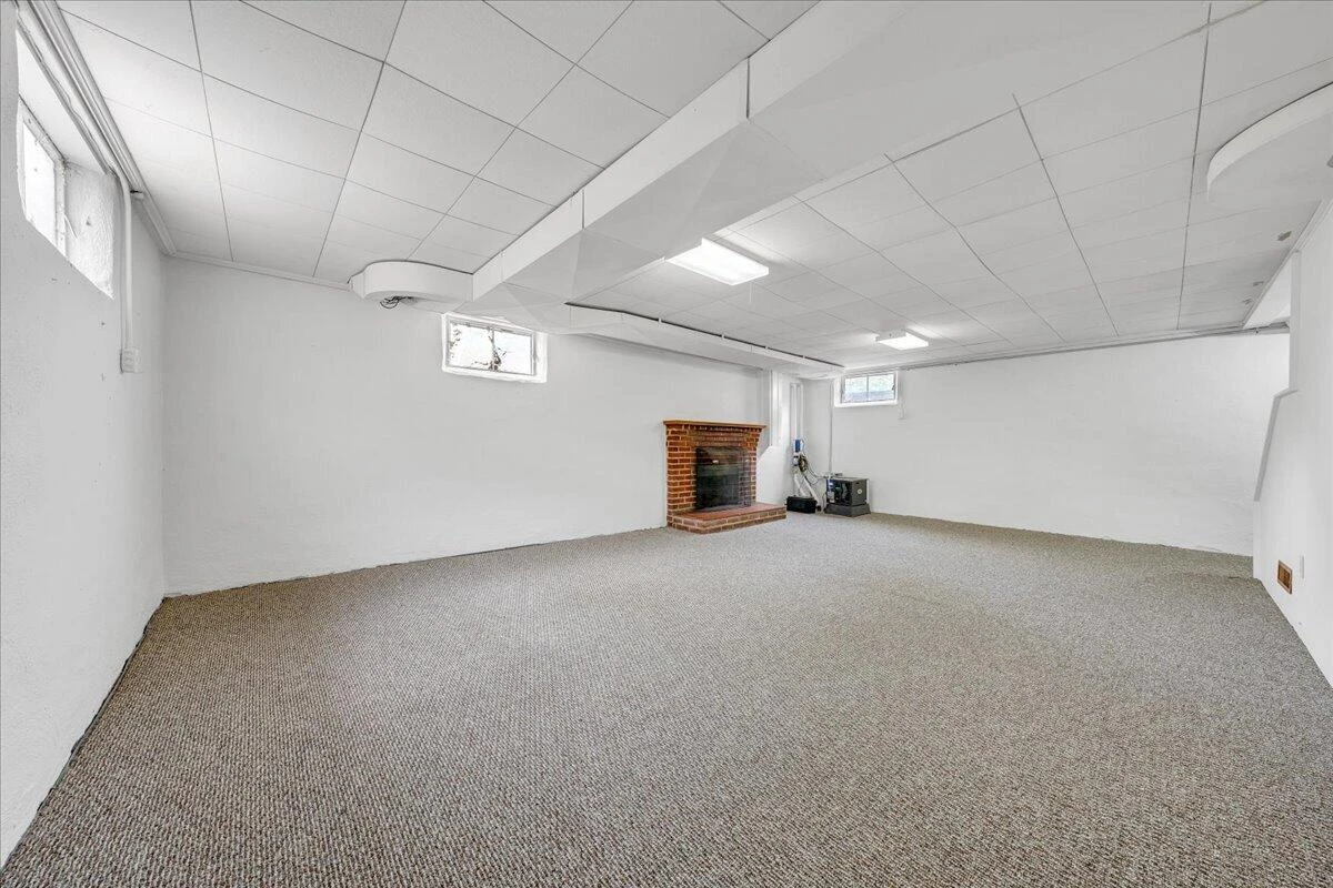 2716 Deerfield RD SW - Photo 17