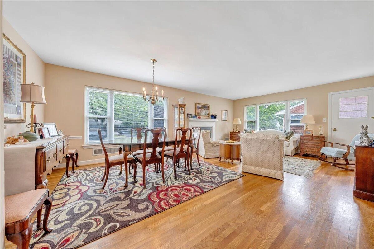 2716 Deerfield RD SW - Photo 2