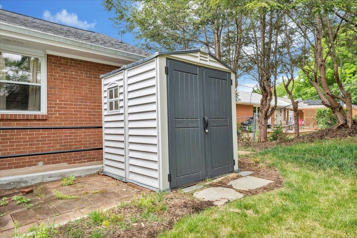 2716 Deerfield RD SW - Photo 27