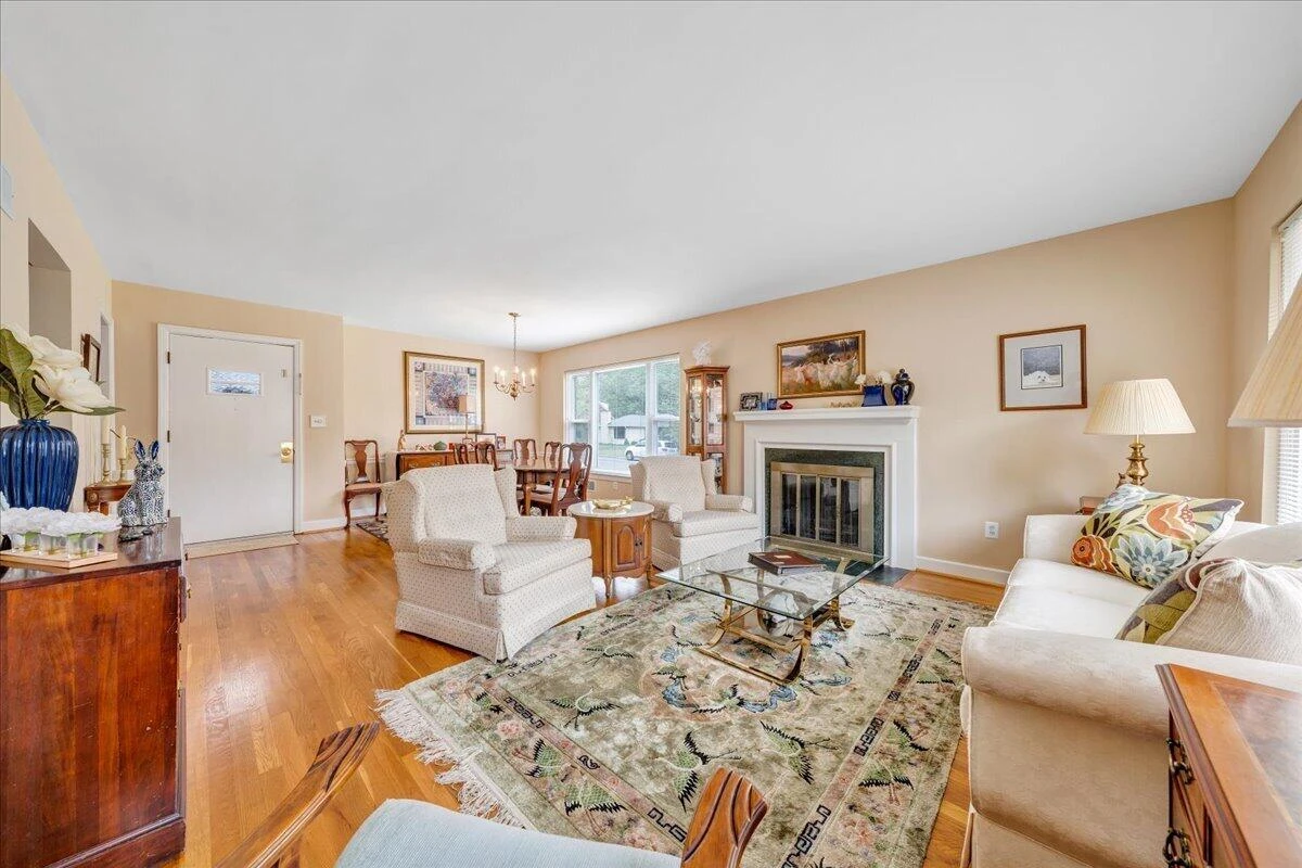 2716 Deerfield RD SW - Photo 3