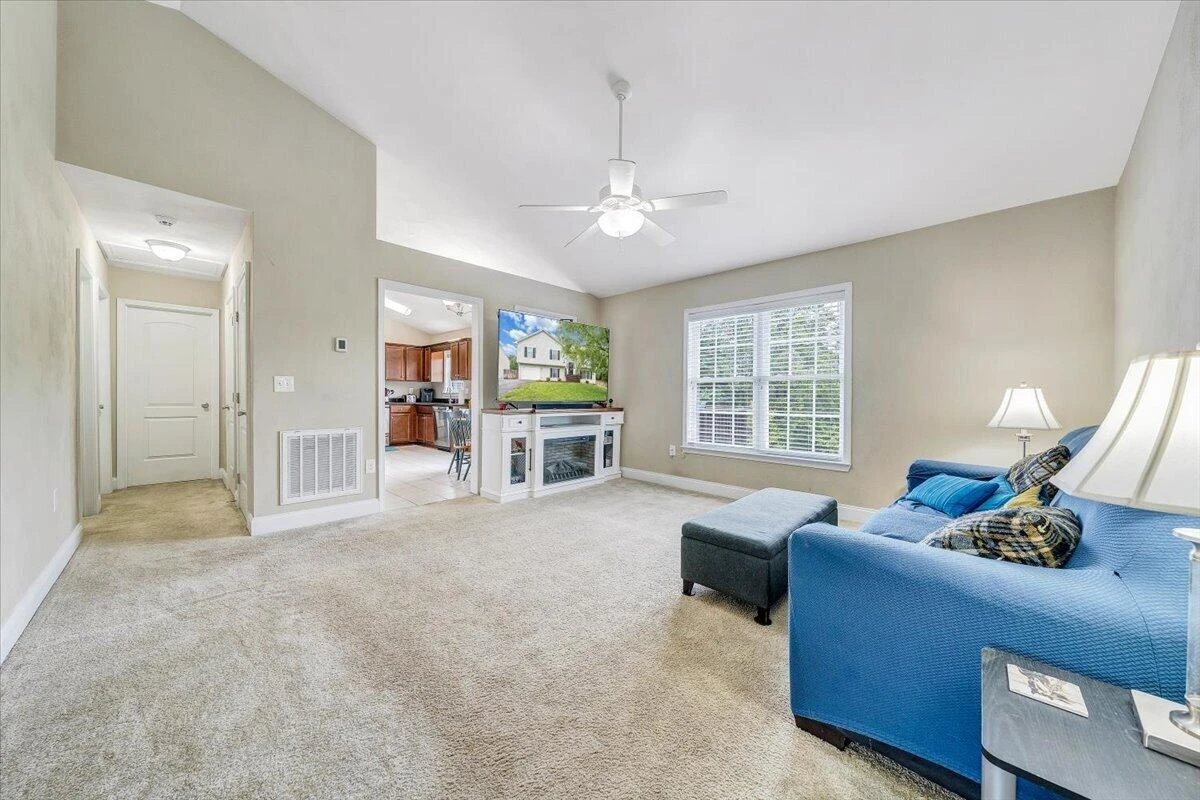 5313 Greentree LN - Photo 4