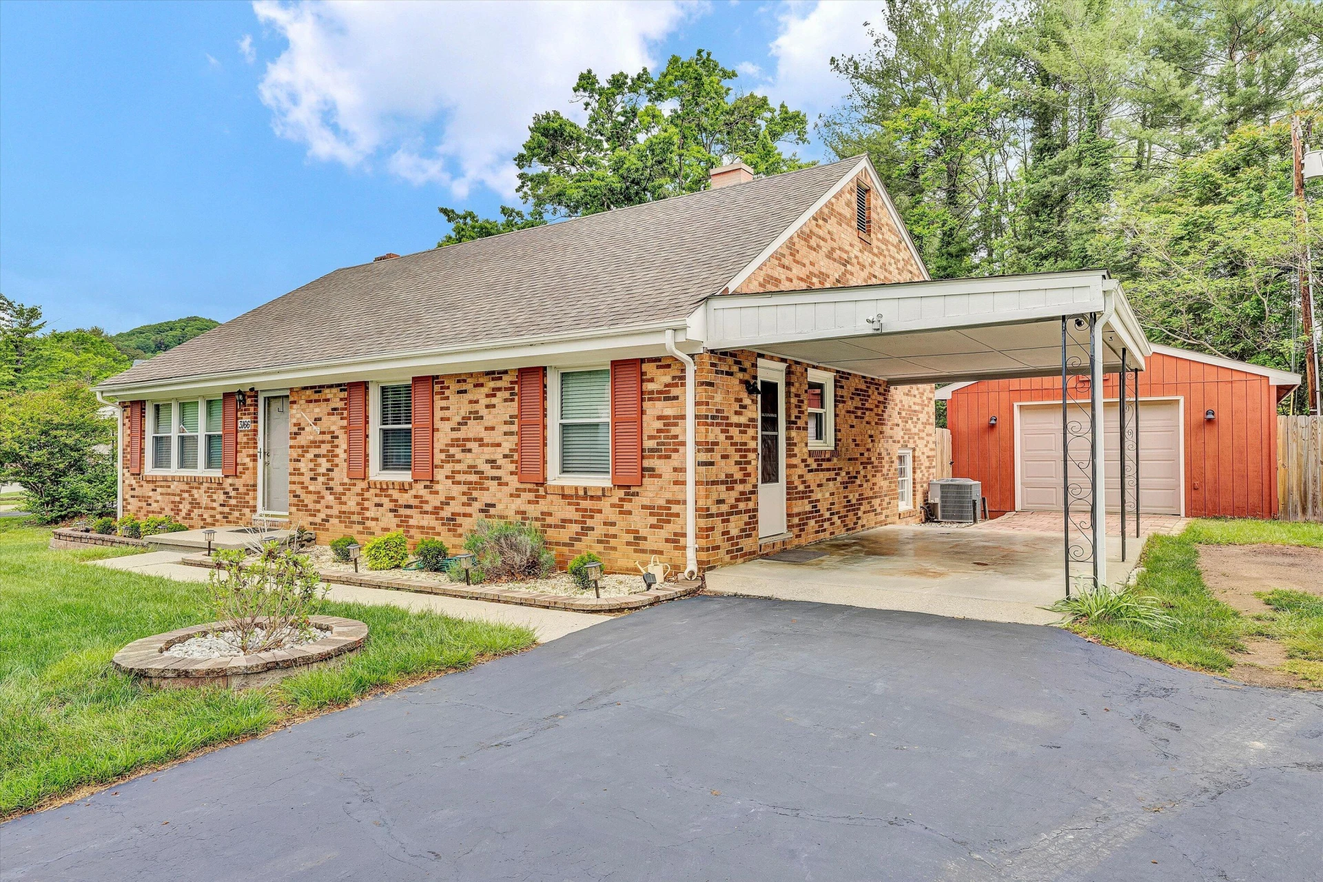 3166 Galloway DR - Photo 2