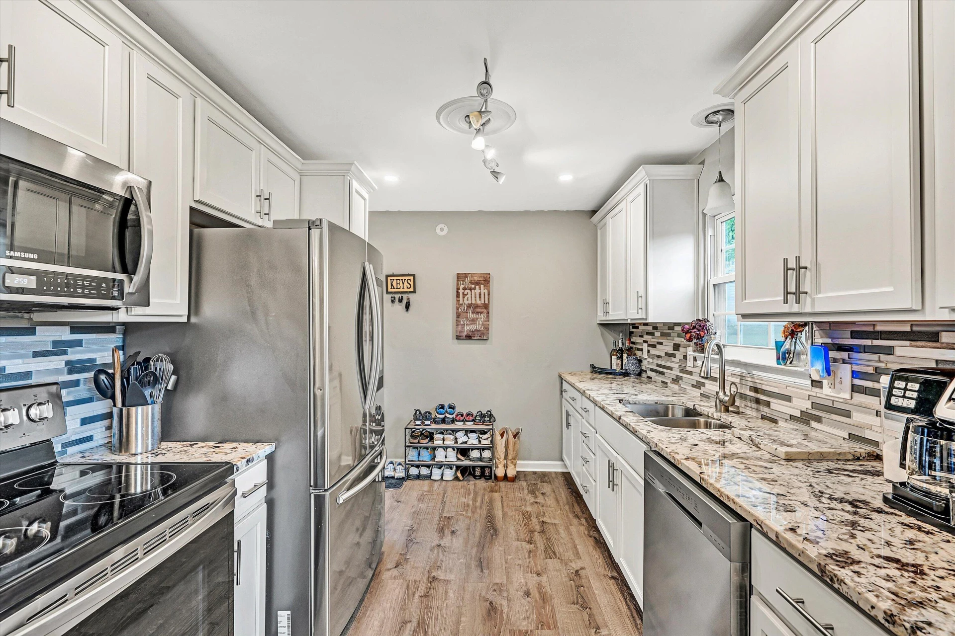 52 Hillview DR - Photo 12