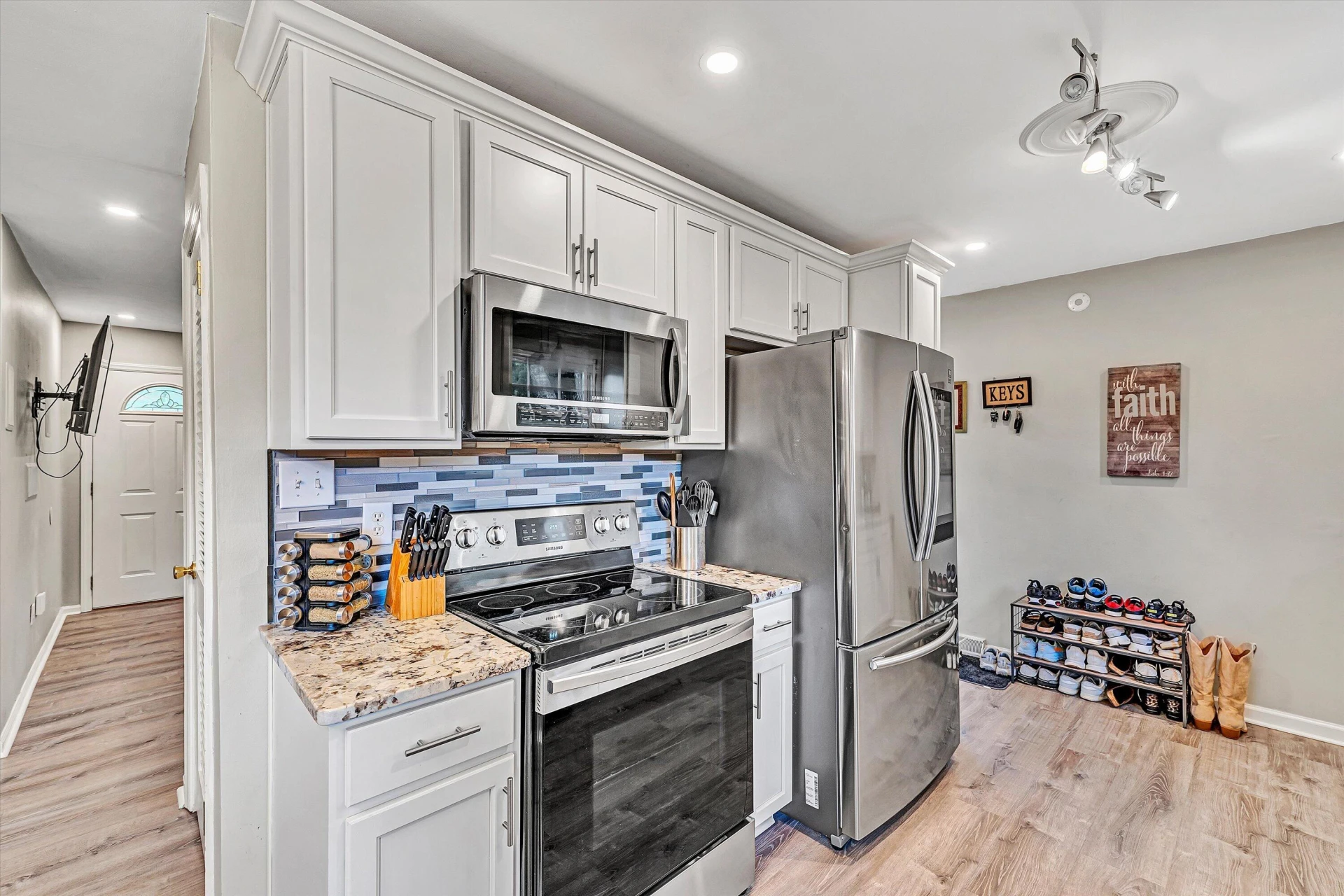 52 Hillview DR - Photo 15