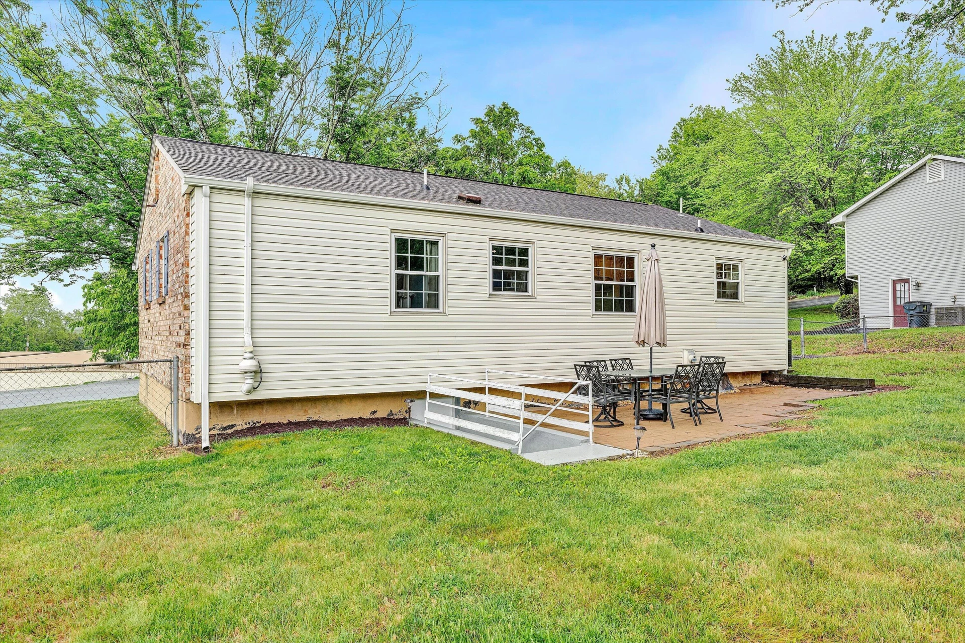 52 Hillview DR - Photo 29