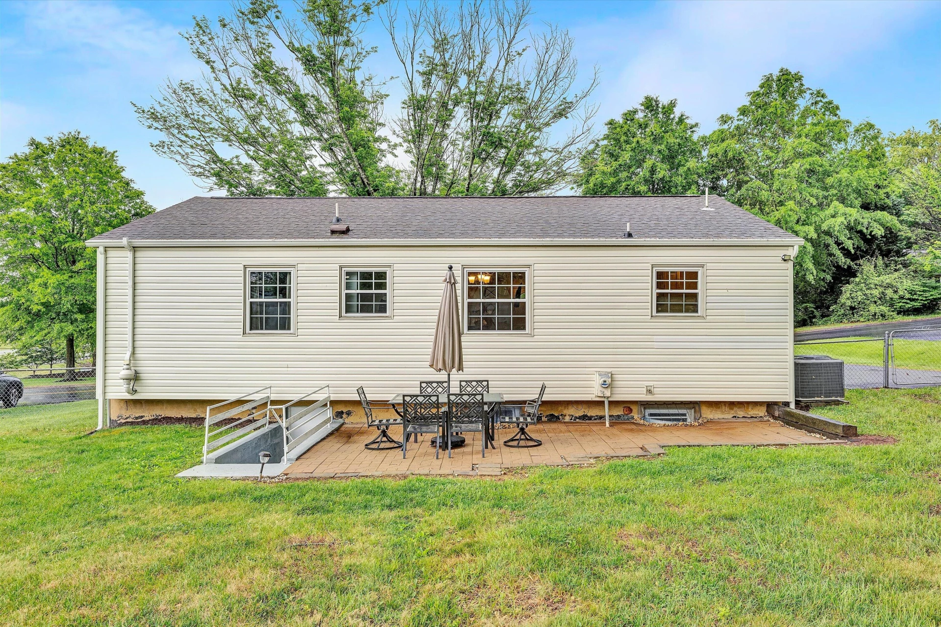 52 Hillview DR - Photo 30