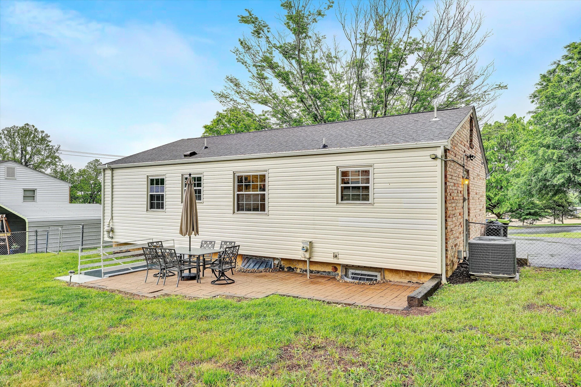 52 Hillview DR - Photo 31