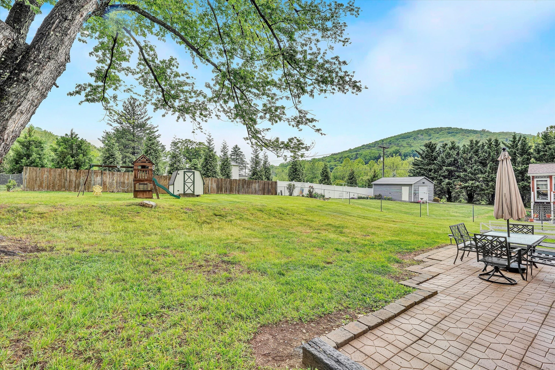 52 Hillview DR - Photo 32