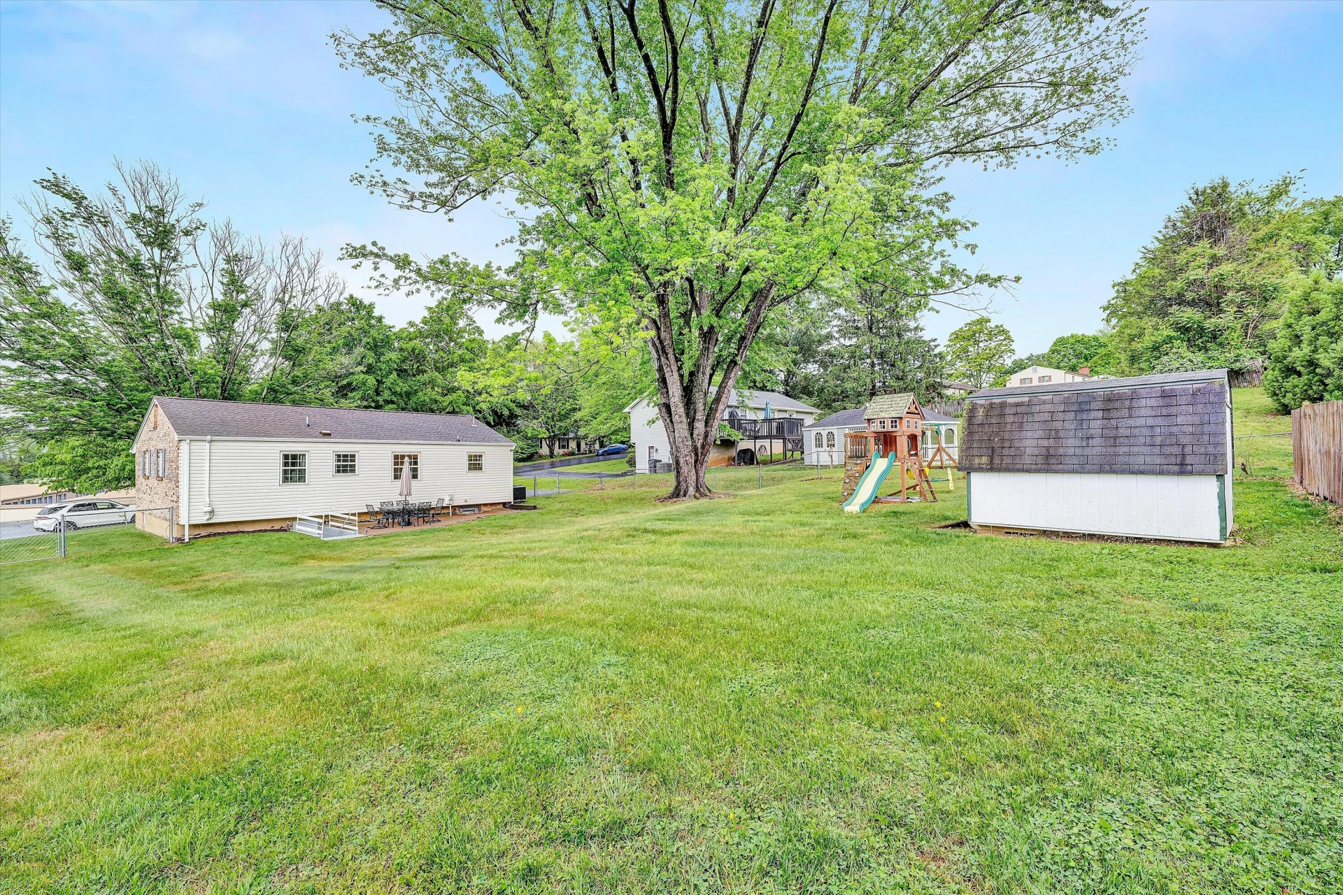 52 Hillview DR - Photo 35