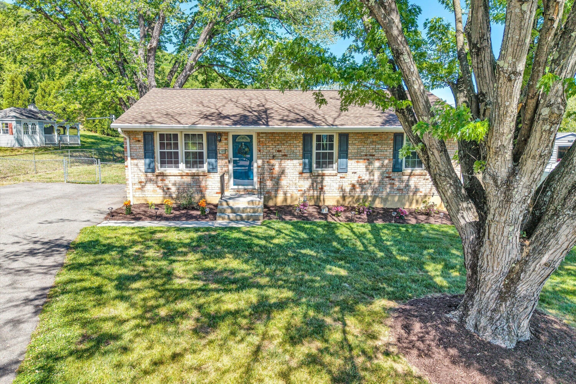 52 Hillview DR - Photo 38